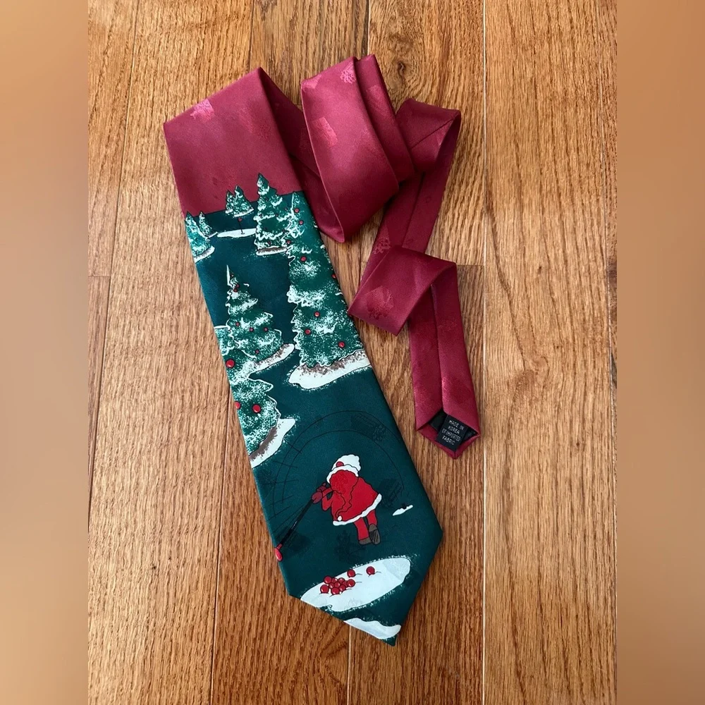Santa Golfing Mens Necktie © Hallmark Licensing 